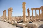 IS ničí v syrské Palmýře historický amfiteátr. Je to válečný zločin, říká šéfka UNESCO