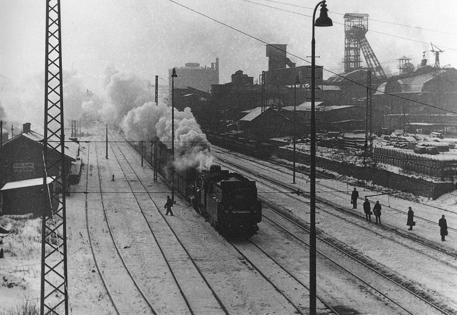 Kniha, Vzhůru dolů - Fotografické album průmyslového a kulturního dědictví uhelného hornictví ostravsko-karvinského revíru, Ostrava, Karviná, hornictví, historie, Magazín, Foto