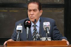 USA zásobovaly Mubarakovy vojáky zbraněmi, tvrdí AI