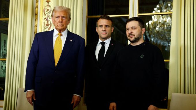 Schůzka v Paříži. Francouzský prezident Emmanuel Macron hostil budoucího šéfa Bílého domu Donalda Trumpa a ukrajinskou hlavu státu Volodymyra Zelenského.