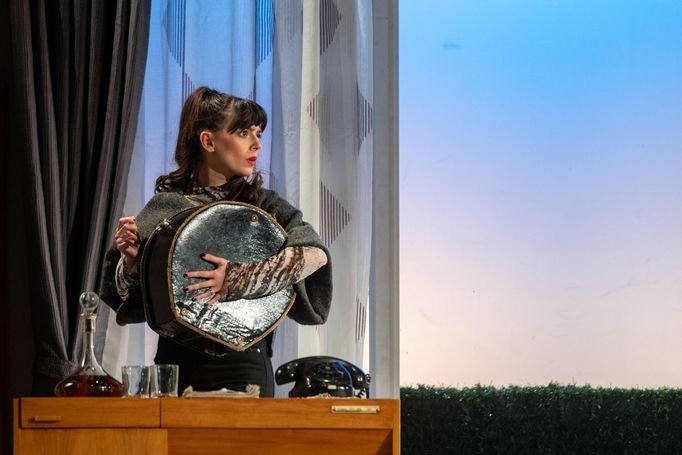 Natálie Holíková jako Fran.