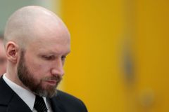 Nelidské zacházení, jen izolace, tvrdí Breivik o svém vězení. Evropský soud stížnost zamítl