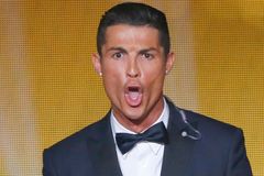Zlatý míč FIFA obhájil kanonýr Cristiano Ronaldo