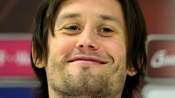 Tomáš Rosický dnes proti Islandu nastoupí ke svému jubilejnímu stému zápasu v národním dresu. Připomeňte si jeho (nejen) reprezentační kariéru.