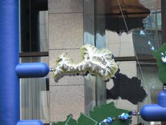 Lotyšsko na známé plastice Davida Černého Entropa, vystavené v Bruselu.