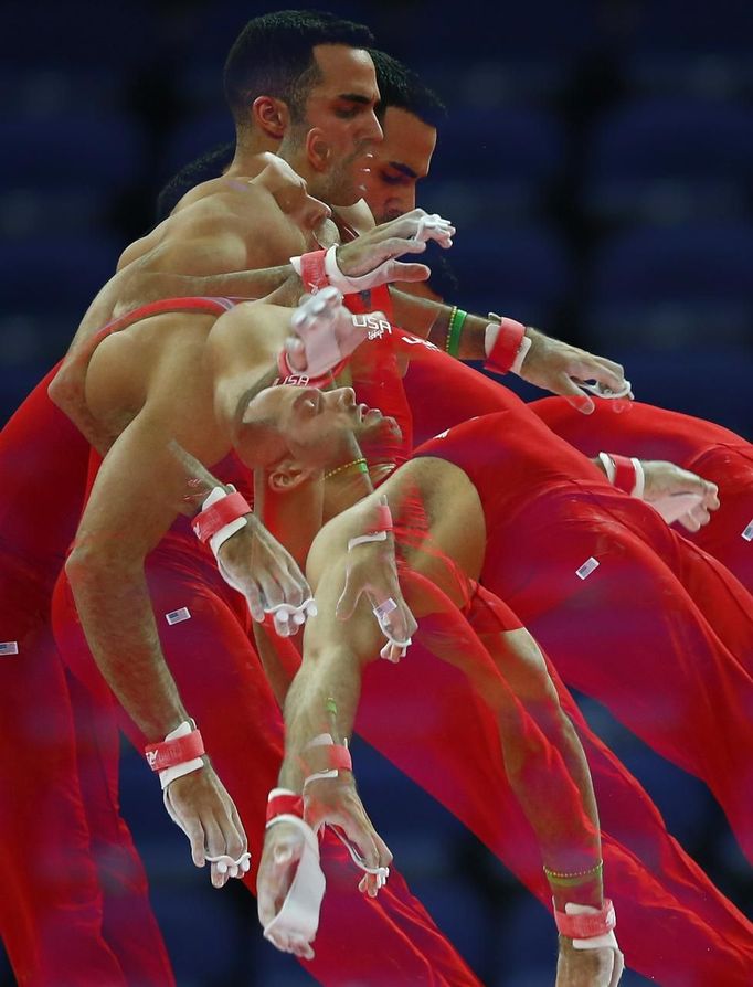 Danell Leyva of the U.S. attends a gymnastics training session at the O2 Arena before the start of the London 2012 Olympic Games in London July 25, 2012. This photo was taken using multiple exposures . REUTERS/Mike Blake (BRITAIN - Tags: SPORT OLYMPICS SPORT GYMNASTICS) Published: Čec. 25, 2012, 5:16 odp.