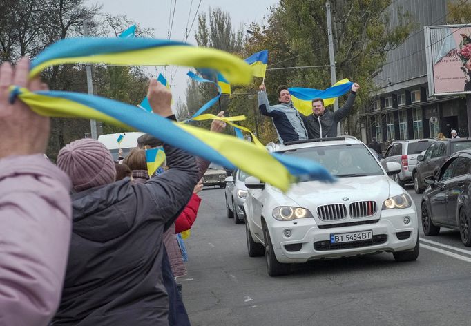 Oslavy v ukrajinském městě Cherson po jeho osvobození od ruských jednotek.