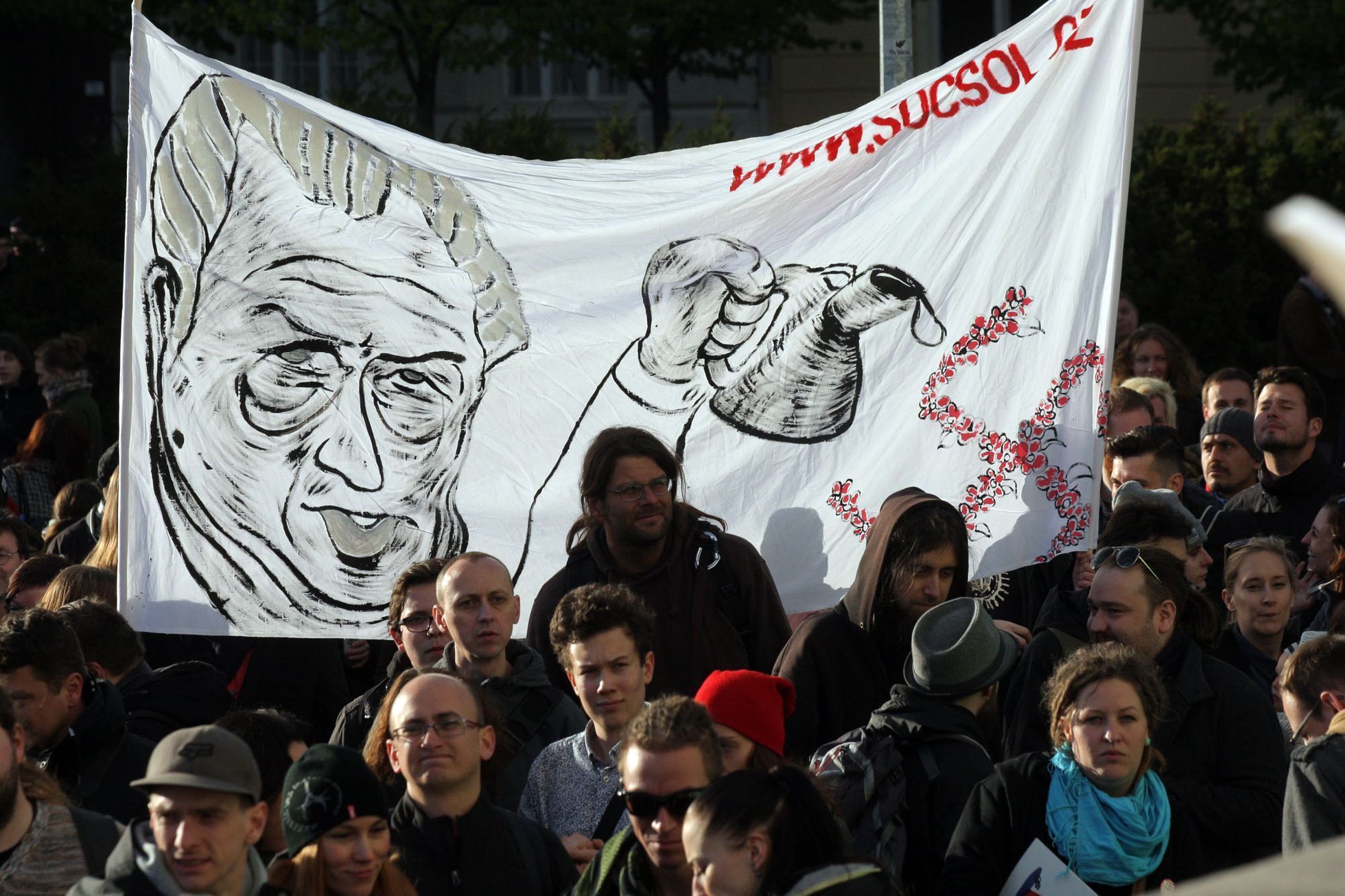 Praha se nebojí. Demonstrace na náměstí Jiřího