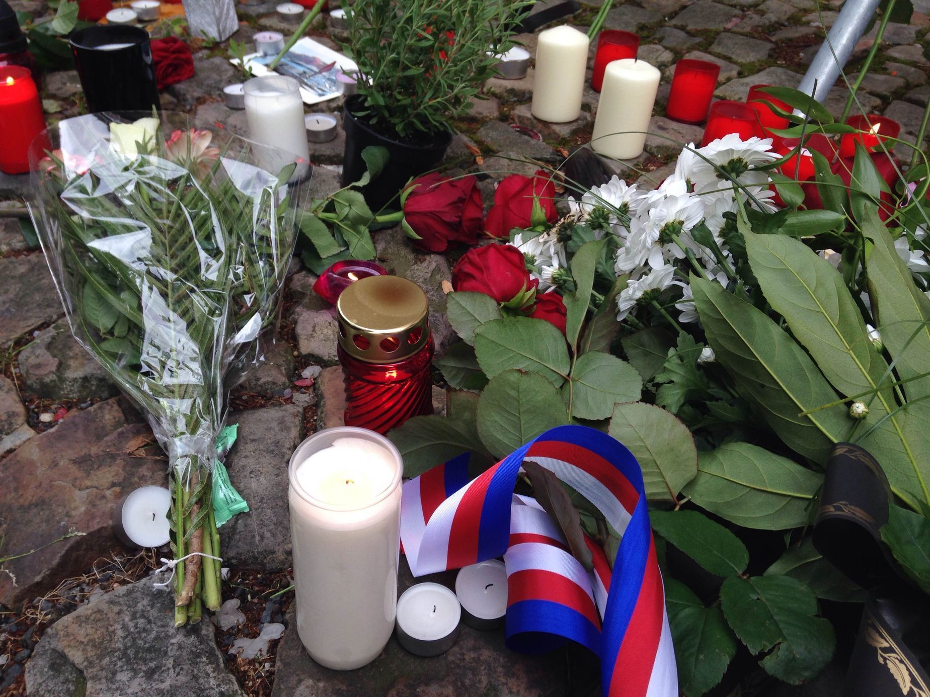pieta před francouzskou ambasádou