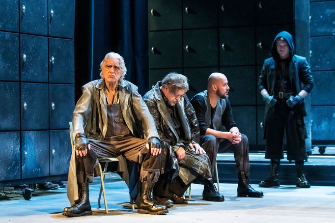 Zleva Pavel Pavlovský jako Giles Corey, Josef Nechutný coby Francis Nurse a Jan Maléř v roli Johna Proctora.