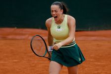 Působivá, píší o české senzaci. Mocným řevem ukončila francouzský "bordel"