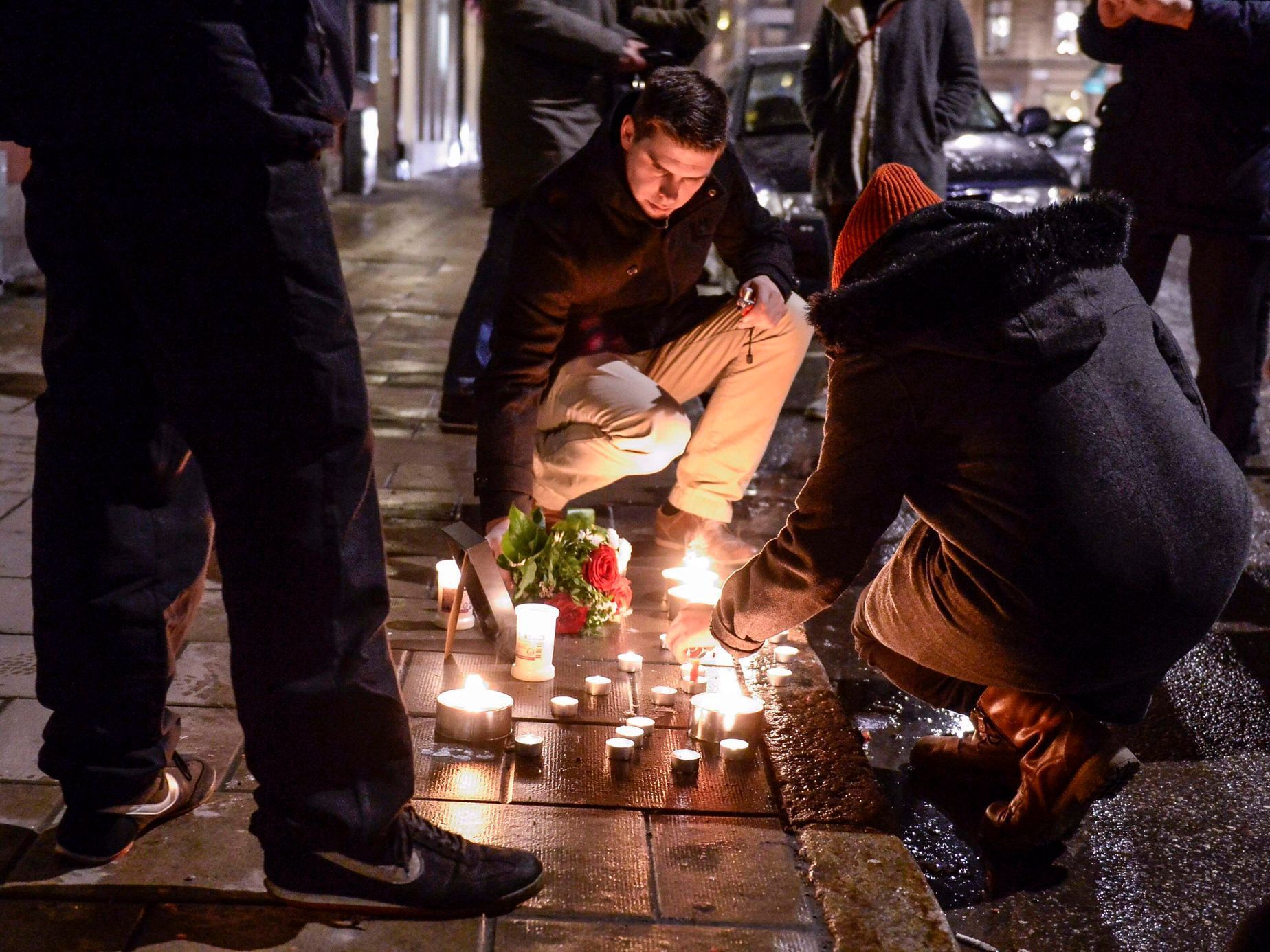 Pietní akce ve světě obětem pařížské tragédie