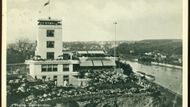 Historická fotografie Barrandovských teras v období jejich největší slávy před druhou světovou válkou.