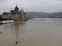 Hladina Dunaje v Budapešti během středy stoupla.