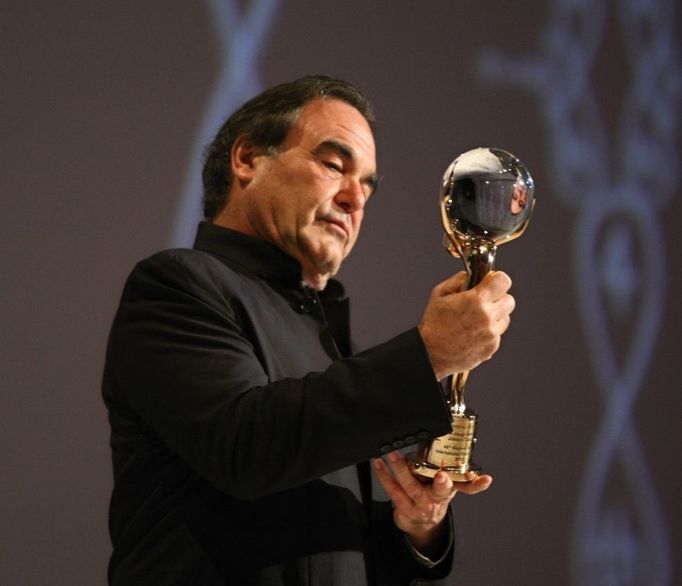 Oliver Stone s křišťálem.