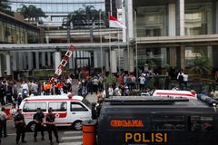 Nejméně 9 obětí výbuchů náloží v hotelech v Jakartě