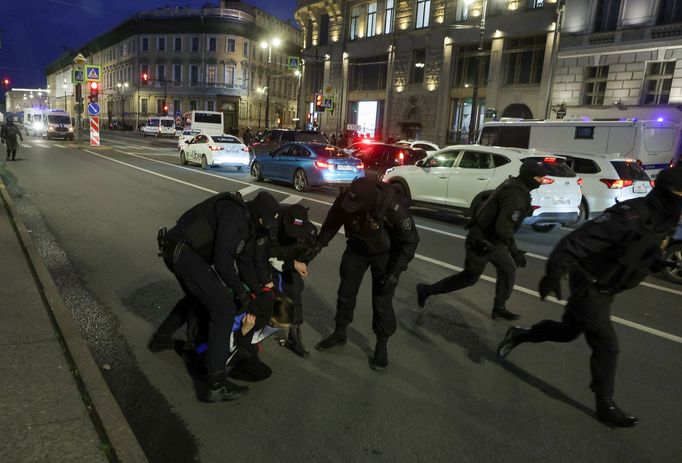 Protesty v Petrohradě.