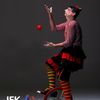 Popisek k montáži: "Cirkus bude a ne že ne! Předpokládám, že J.F.K. si o nás myslí, že statisticky vzato jsme převážně blbci. No a jestli bude zvolen, pak má pravdu..."