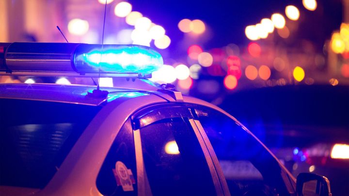 Muž v Aši odpálil výbušninu v policejním autě, hrozí mu osm let vězení