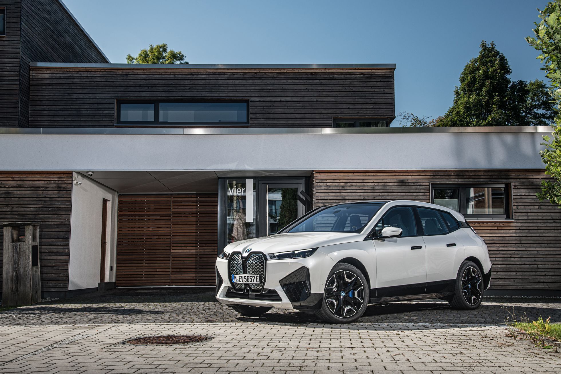 BMW iX
