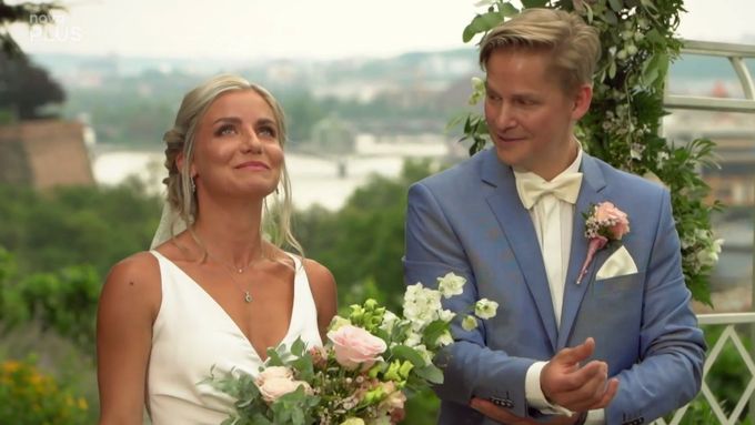 Svatba na první pohled je reality show TV Nova, ve které odborníci vyberou páry podle toho, zda se muž a žena k sobě hodí.