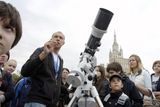 V hloučcích nadšenců do astronomie vládlo napětí. Takto vyčkávali v Moskvě...