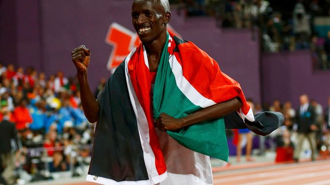 Ezekiel Kemboi je keňský olympijský vítěz z Londýna na 3000 metrů překážek, doma už mu roste slušná osmnáctiletá konkurence Conseslus Kipruto.