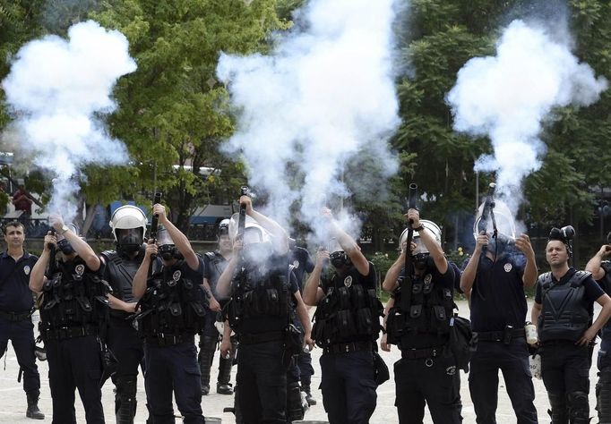 Policie zasahuje v Ankaře proti demonstrantům.