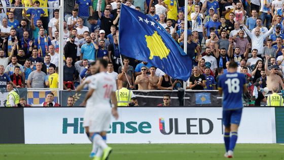 Pískot a nenávist. Kosovské peklo českým fotbalistům nepřálo