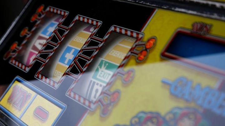 Konec herních automatů v Praze. Falešná kasina mají zavřít do tří let, schválila rada