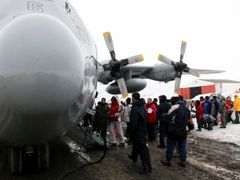 Zachránění pasažéři přiletěli do chilského přístavu Punta Arenas.