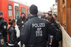 Migranti za čtvrt roku spáchali v Německu 69 000 zločinů. Převažují lidé z Balkánu