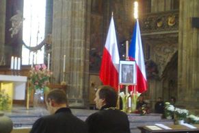 Duka sloužil v katedrále sv. Víta zádušní mši za oběti polské tragédie