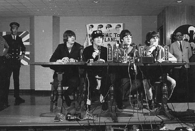 1965: Tisková konference na stadionu v Minneapolis.