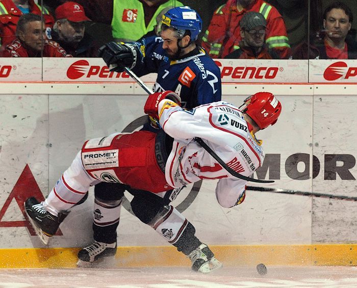Finále: Třinec - Vítkovice (Pavel Trnka, Radek Bonk)