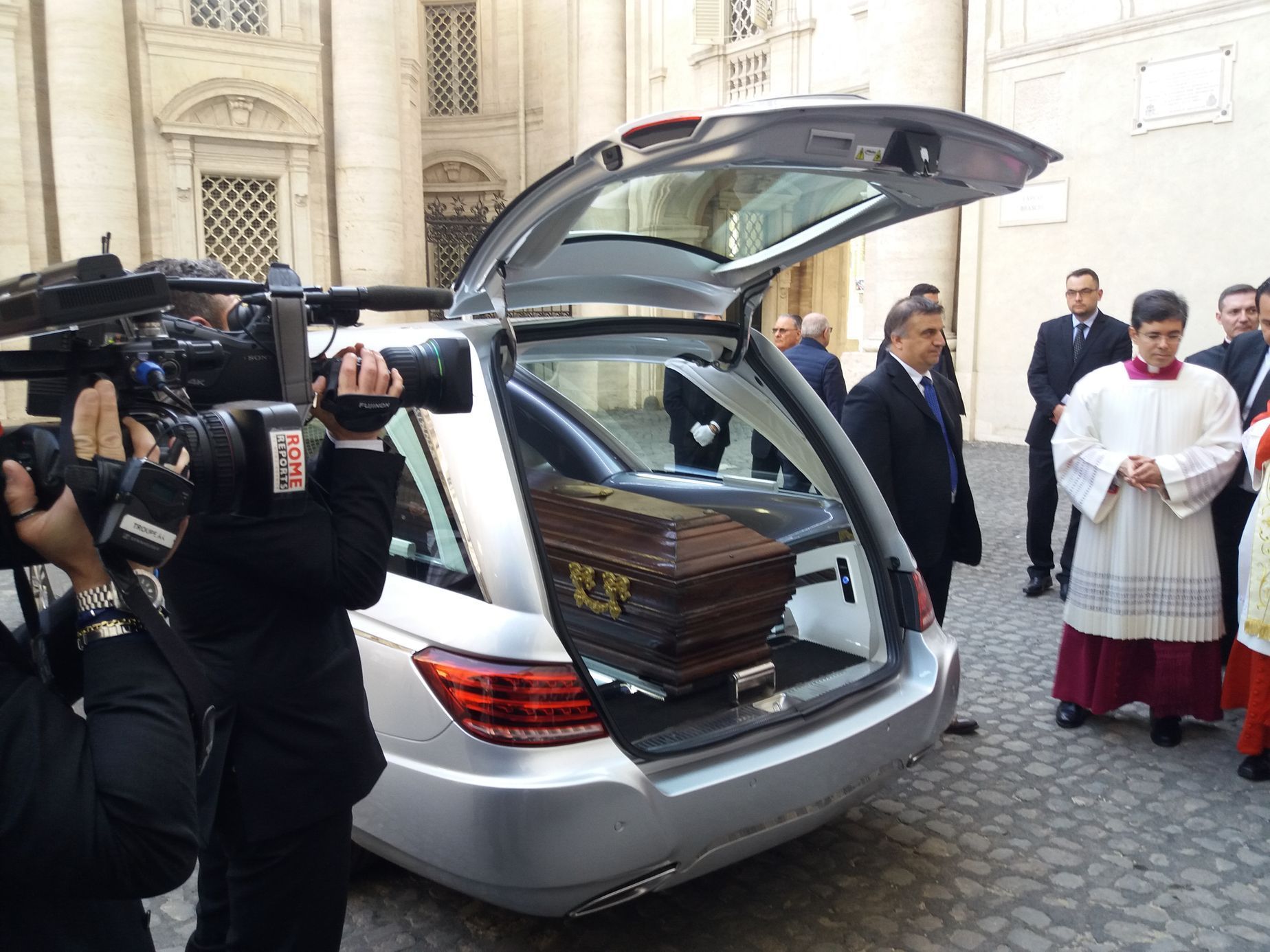 Vyzvedávání ostatků kardinála Berana