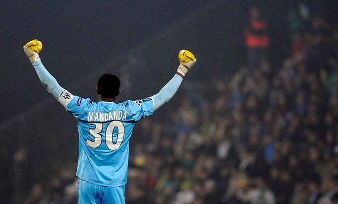 Steve Mandanda se raduje z gólu