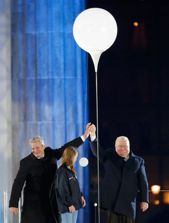 Na pódiu se setkali i německý prezident Joachim Gauck a někdejší hlava polského státu a bojovník za lidská práva Lech Walesa.