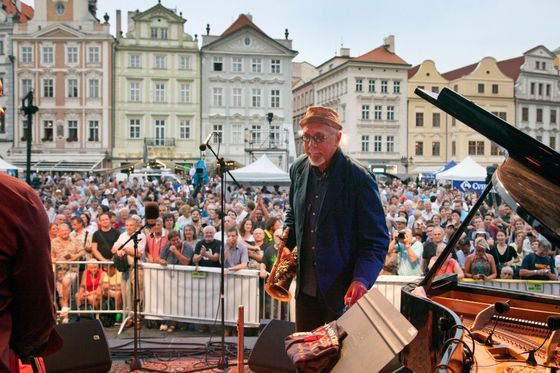 Na pražském Staroměstském náměstí při Bohemia Jazzfestu roku 2016.