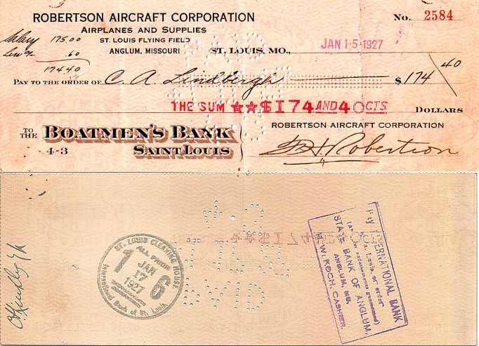Výplatní páska z 15. ledna 1927 dokládající, že část finančních prostředků na zhotovení letounu Spirit of St. Louis pocházela z Lindberghova vlastního výdělku pilota.