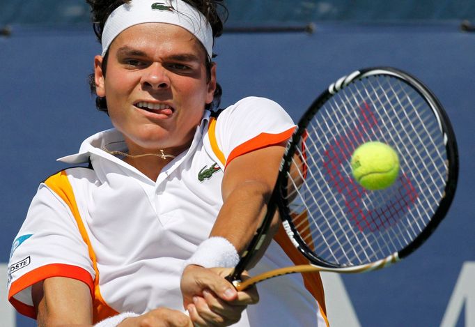 Světová patnáctka Kanaďan Milos Raonic měl s postupem do druhého kola hodně práce. Kolumbijce Santiaga Giralda udolal až v pětisetové bitvě.