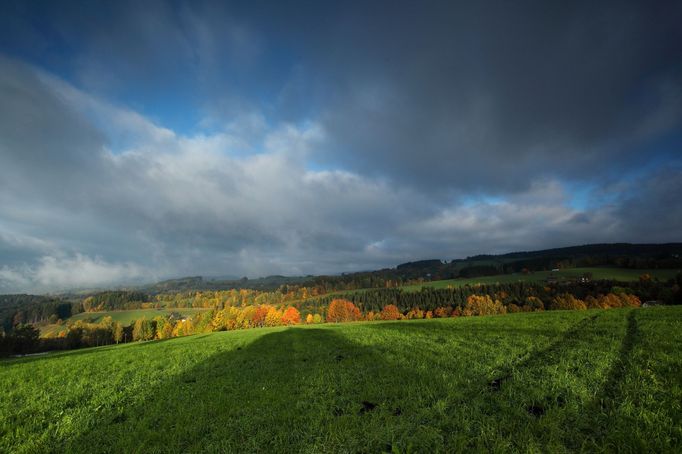 Krkonošská krajina během počínajícího podzimu. Lokace neuvedena. Snímek z roku 2012