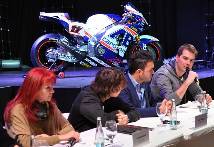 Ivana Ulmanová, Karel Abraham, Marco Grana a za nimi Honda