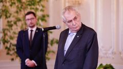 Schůzka Bohuslava Sobotky a Miloše Zemana na Hradě kvůli demisi vlády
