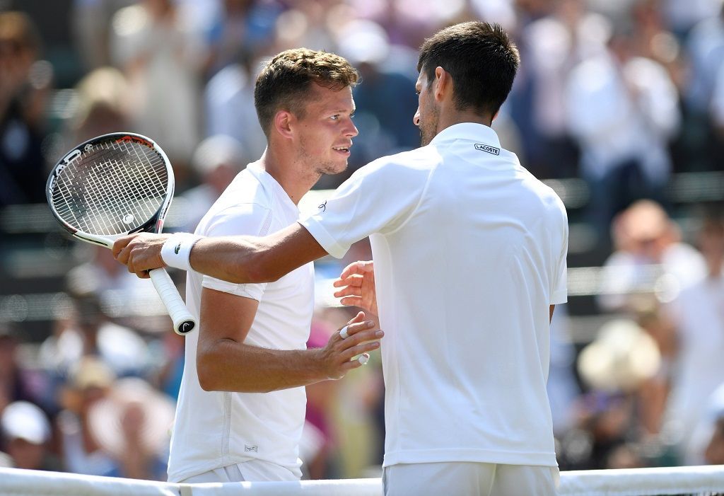 Adam Pavlásek a Novak Djokovič na Wimbledonu 2017