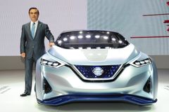 Carlos Ghosn už šéfuje třem automobilkám. Kromě Renaultu a Nissanu nyní také Mitsubishi