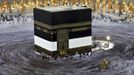 Muslim pilgrims circle the Kaaba and pray at the Grand mosque during the annual haj pilgrimage in the holy city of Mecca October 23, 2012, ahead of Eid al-Adha which marks the end of haj. On October 25, the day of Arafat, millions of Muslim pilgrims will stand in prayer on Mount Arafat near Mecca at the peak of the annual pilgrimage. REUTERS/Amr Abdallah Dalsh (SAUDI ARABIA - Tags: RELIGION TPX IMAGES OF THE DAY) Published: Říj. 24, 2012, 4:01 dop.