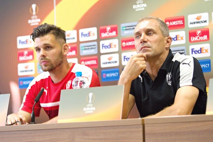 FC Viktoria Plzeň vs. AS Řím, tisková konference, tréninkFC Viktoria Plzeň vs. AS Řím, tisková konference, trénink, Roman Pivarník, Michal Ďuriš