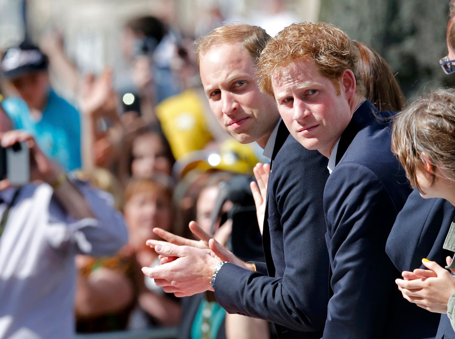Princové Harry a William na první etapě Tour de France 2014