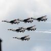 Thunderbirds nad oválem před 104. ročníkem závodu Indy 500